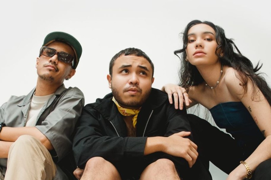 Trio musisi Indonesia (dari kiri ke kanan) Kenny Gabriel, Kara Chenoa, dan Jelita