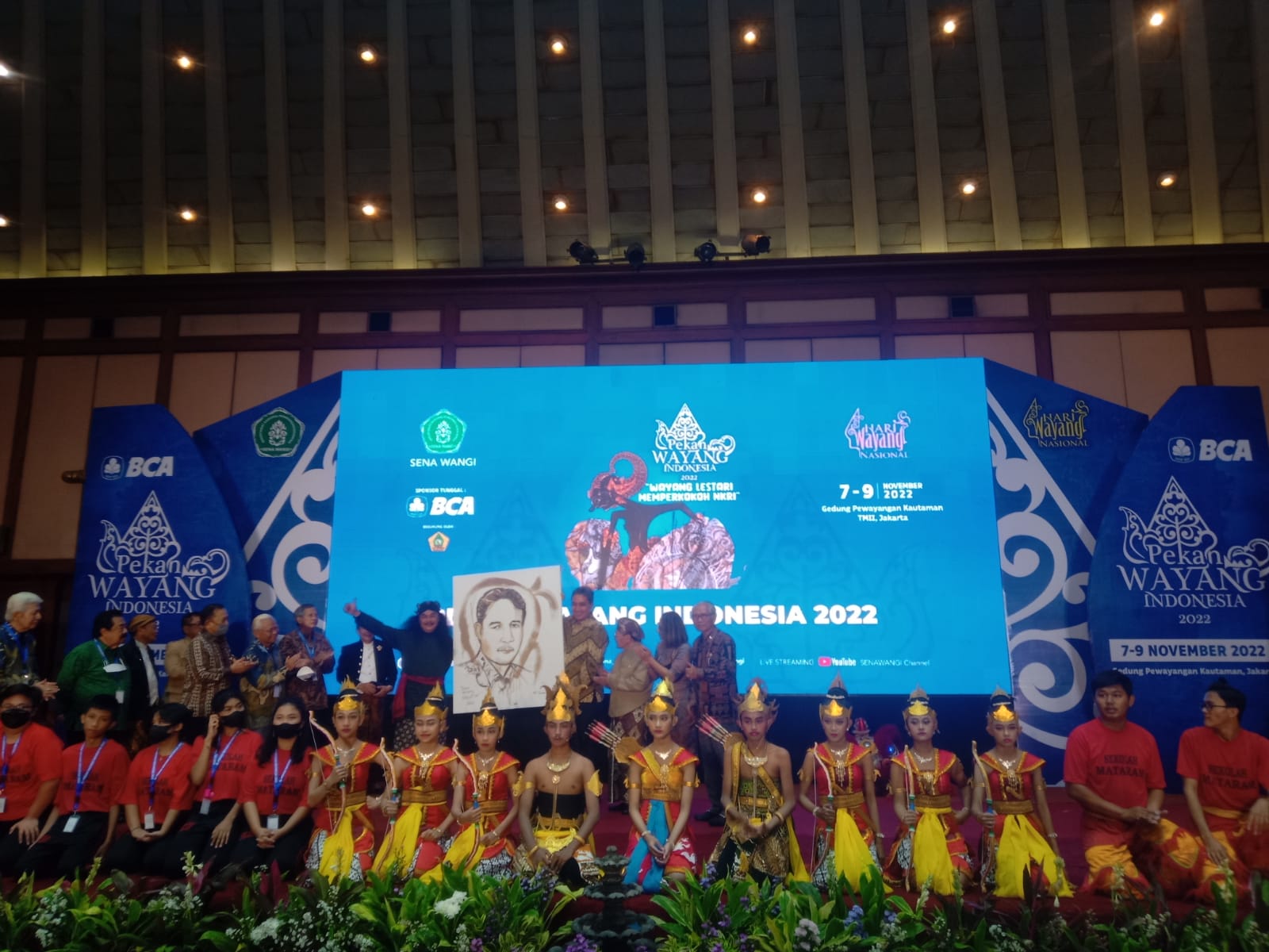 Puncak acara pembukaan Pekan Wayang Indonesia di TMII, Jakarta, Selasa (8/11).