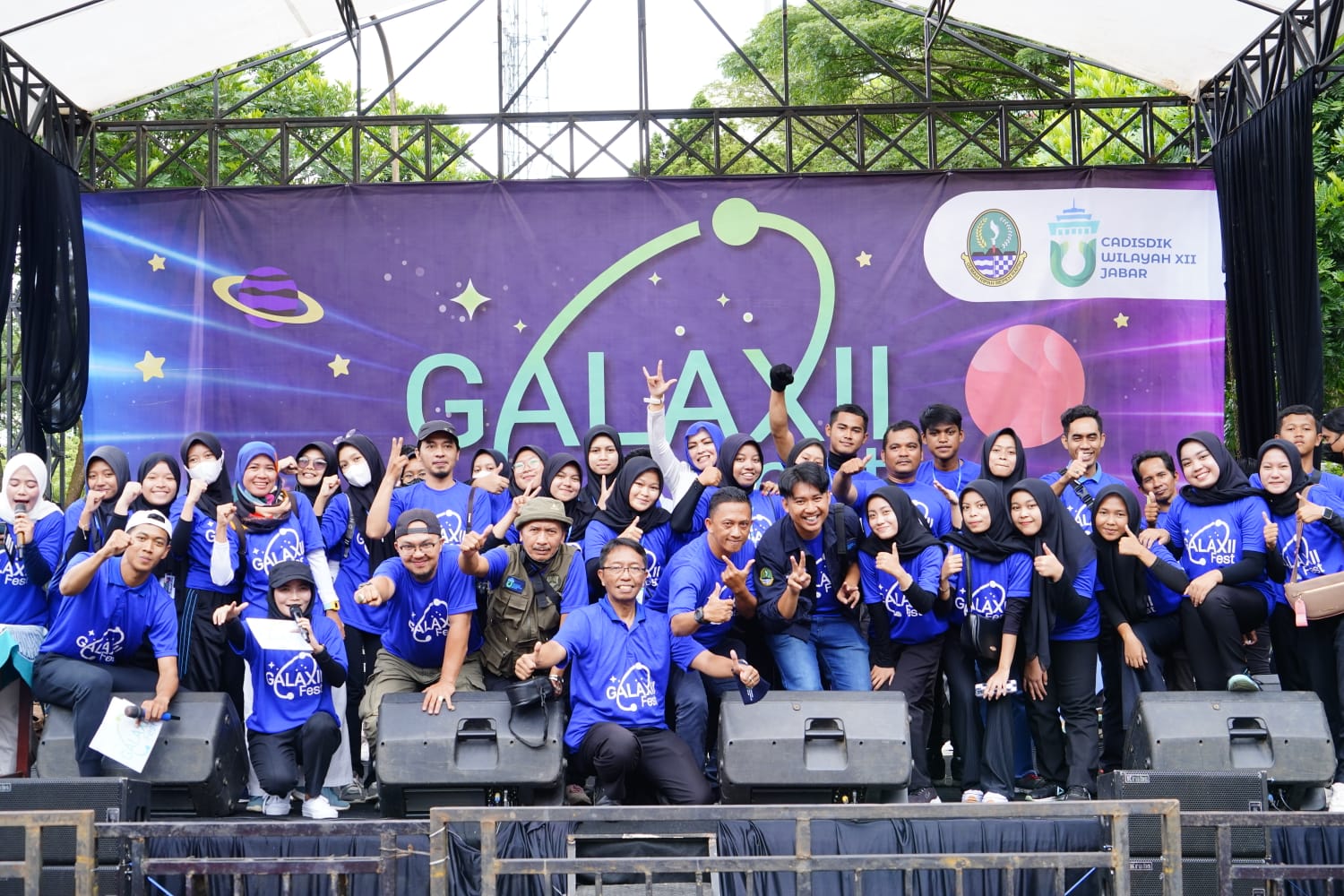 Guru dan pelajar di wilayah Cabang Dinas Pendidikan XII Jawa Barat menggelar festival seni dan olahraga