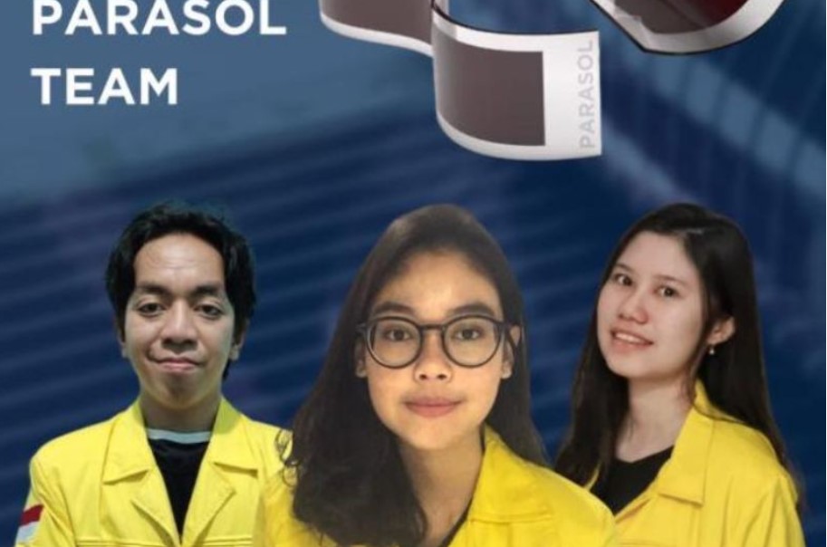 Tiga mahasiswa penggagas parasol, Afra Moedya Abadi, Tiffany Liuvinia, dan Yosep Dhimas Sinaga