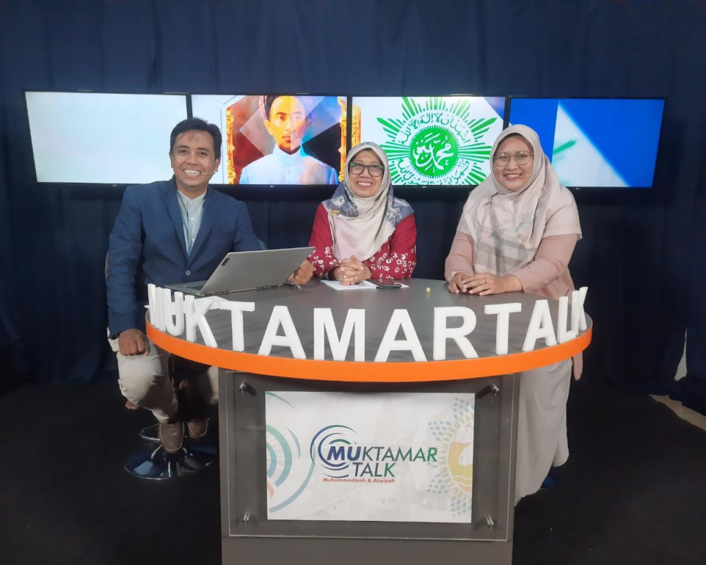 Ketua PP Nasyiatul Aisyiyah  Dyah Puspitarini dan Sekretaris PP Aisyiyah Tri Hastuti 