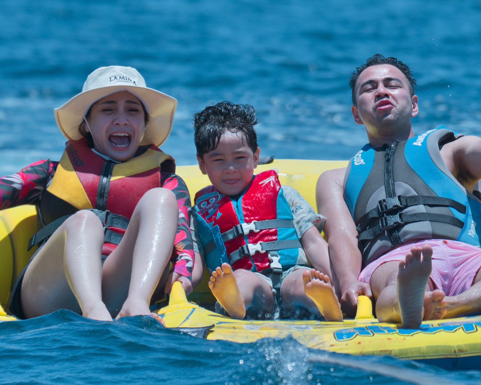 Tour operator IndonesiaJuara Trip mengajak para artis termasuk Raffi Ahmad, Nagita Slavina, dan Rafathar untuk kunjungi Labuan Bajo, NTT. 