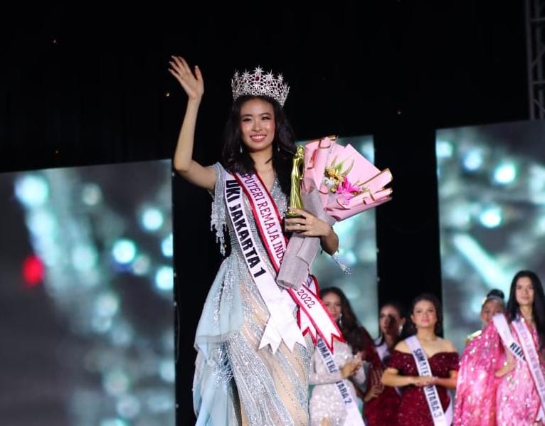 Edelyne Mia Martanegara, siswi SMAK 6 Penabur Jakarta sebagai finalis dari DKI Jakarta, terpilih sebagai Puteri Remaja Indonesia 2022.