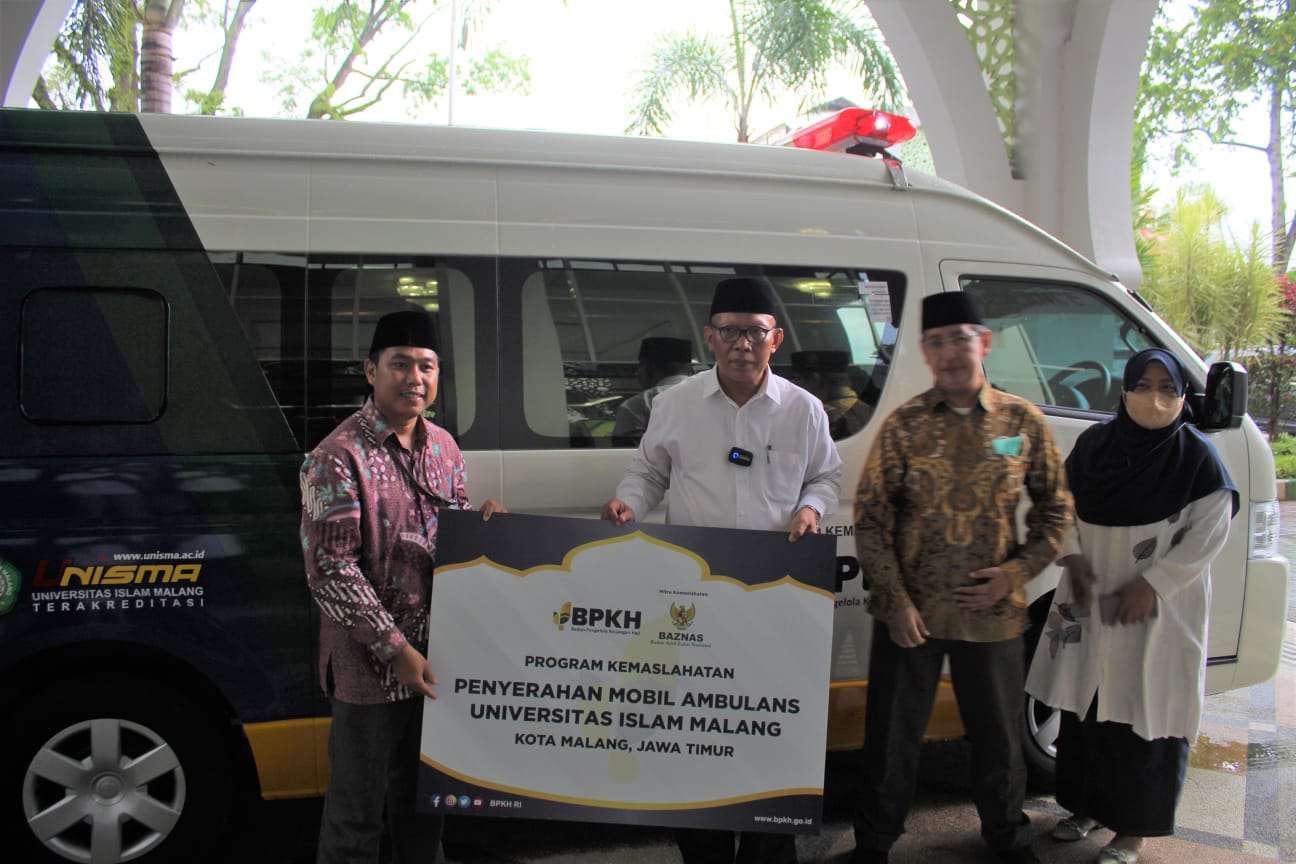 Penyaluran bantuan ambulan oleh Baznas untuk Universitas Islam Malang (Unisma), Jawa Timur.