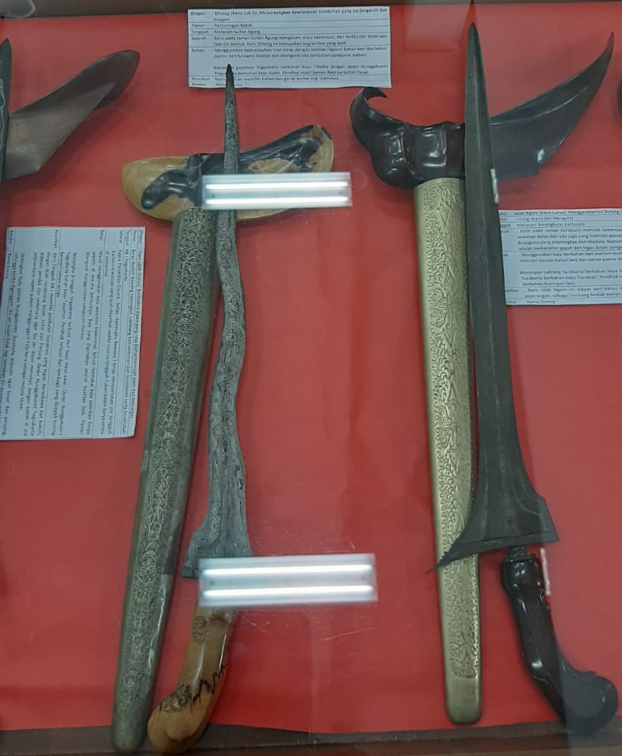 Sejumlah benda pusaka yang dipamerkan di FIB UI, 15-18 November 2022