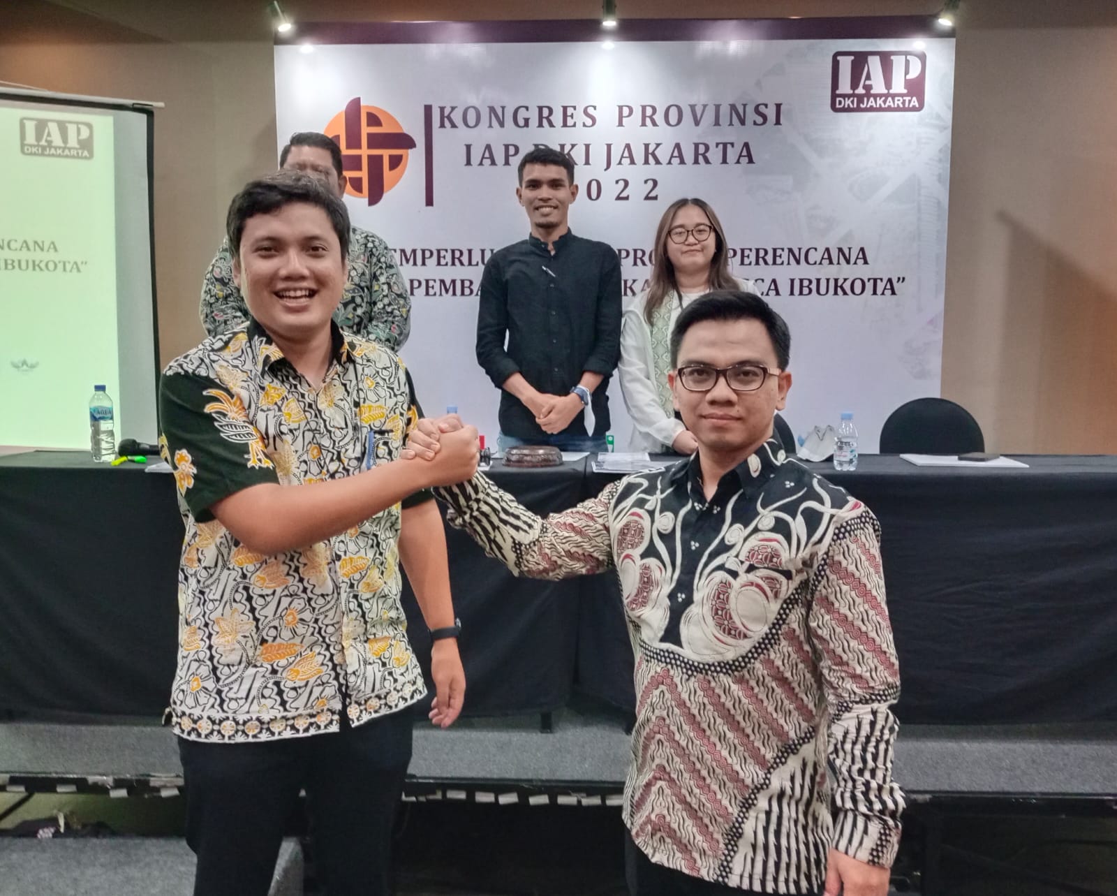 Ketua IAP DKI Jakarta terpilih Adhamaski Pangeran bersama Ketua IAP DKI Jakarta 2019-2022 Dhani Muttaqin