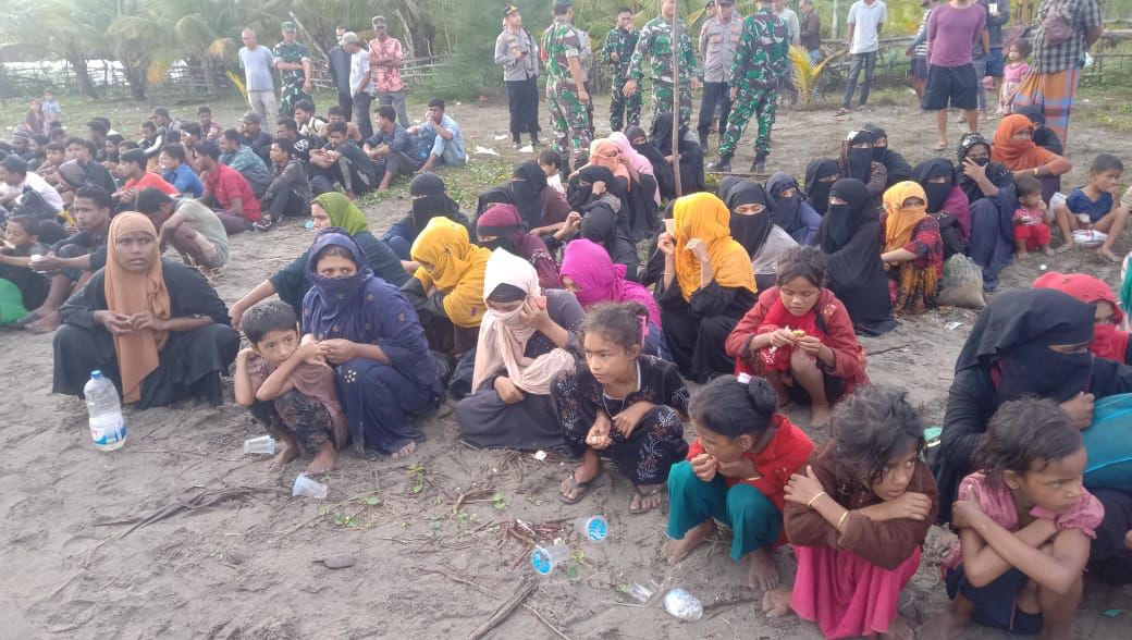 Sebanyak 230 pengungsi Rohingya yang terdampar Kabupaten Aceh Utara, Provinsi Nanggroe Aceh Darussalam.