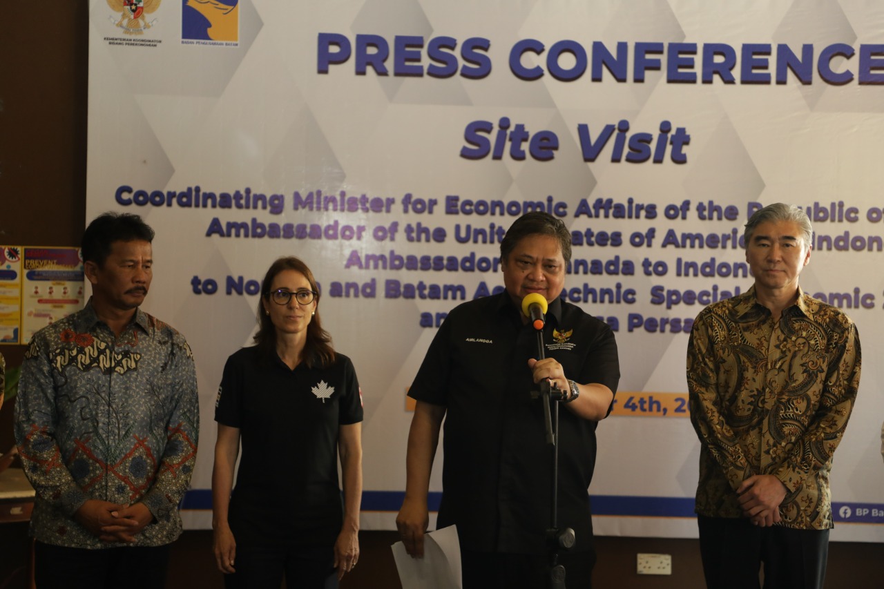 Kepala BP Batam Muhammad Rudi menyambut kedatangan Menko Perekonomian Airlangga Hartarto dan Dubes AS untuk Indonesia Sung Y. Kim..