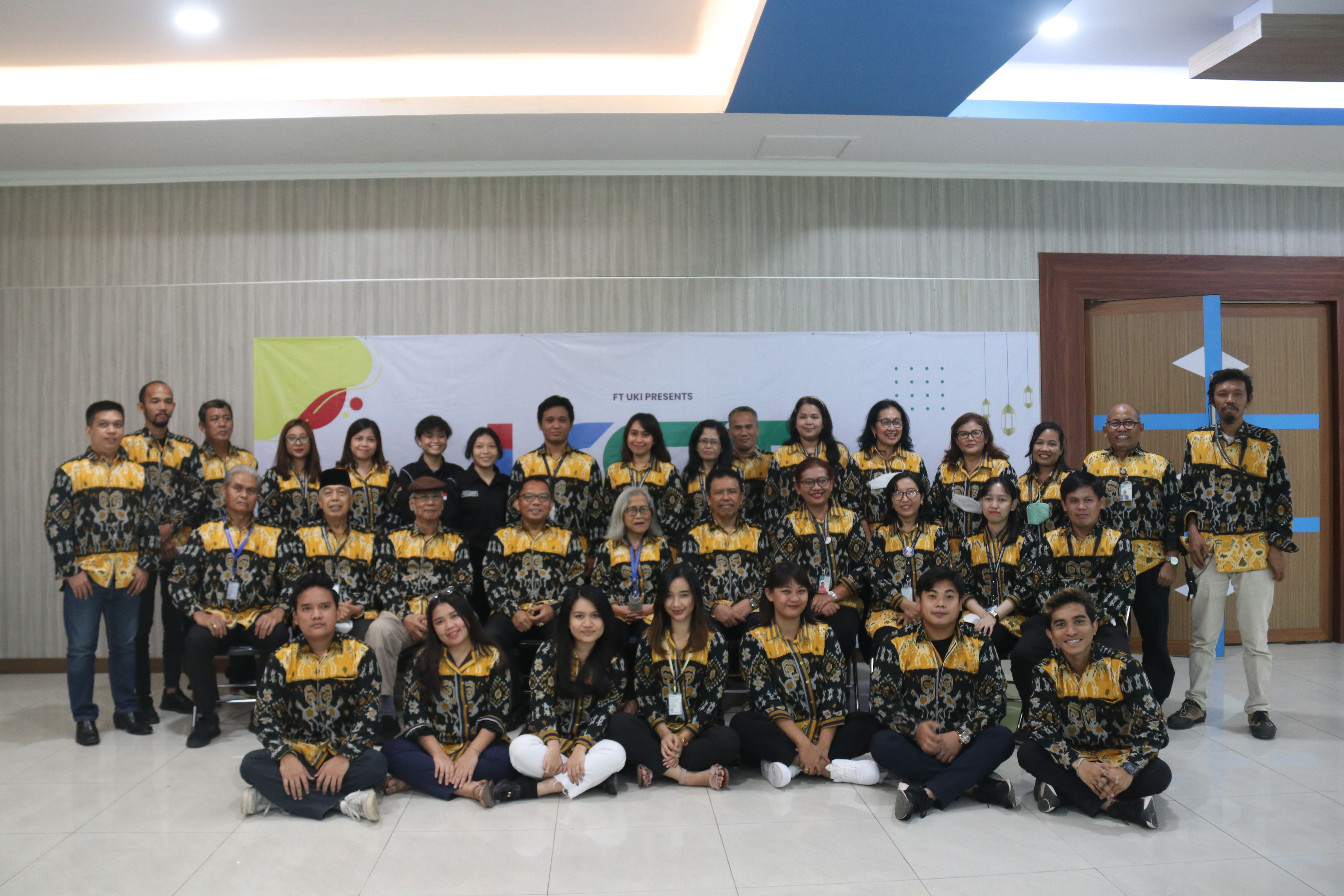 Peserta 2nd International Conference of Sustainable Architecture and Engineering (2nd ICoSAE) yang digelar secara hybrid pada Rabu (23/11).