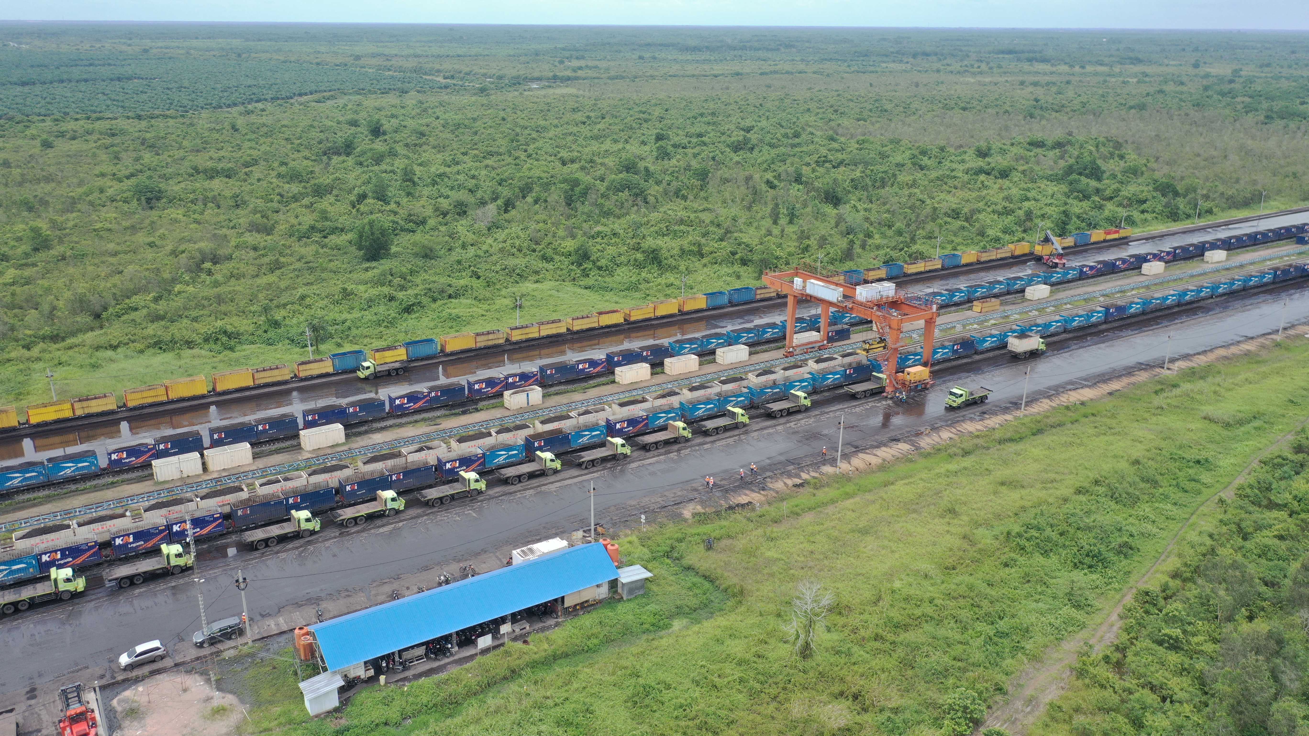 Jalur pengangkutan batu bara milik RMK Energy