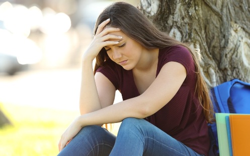 Penelitian FKM UI tahun 2021 menemukan bahwa hampir 96% remaja dan dewasa muda mengalami gejala kecemasan (anxiety).