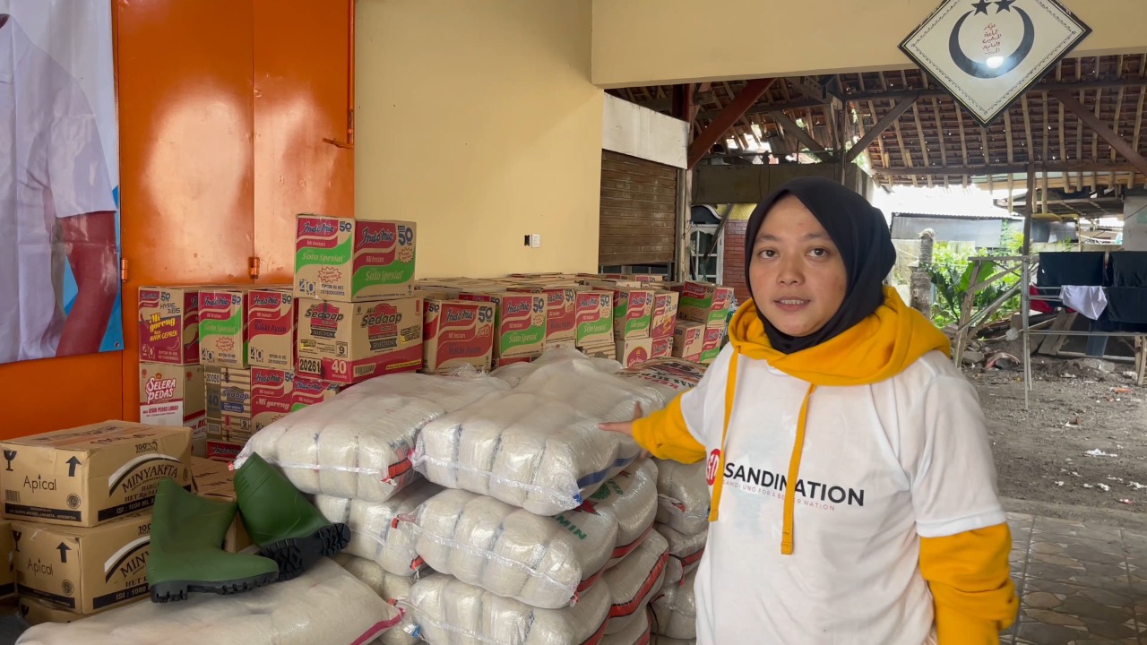 Relawan Sandination menyalurkan bantuan untuk korban bencana gempa di Cianjur, Jawa Barat yang disebar di 20 lokasi terdampak.