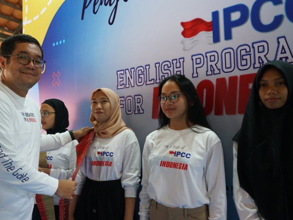 Program beasiswa kursus bahasa Inggris untuk siswa kelas 12 ini berlangsung selama 3 bulan mulai dari 1 Agustus sampai dengan 31 Oktober.
