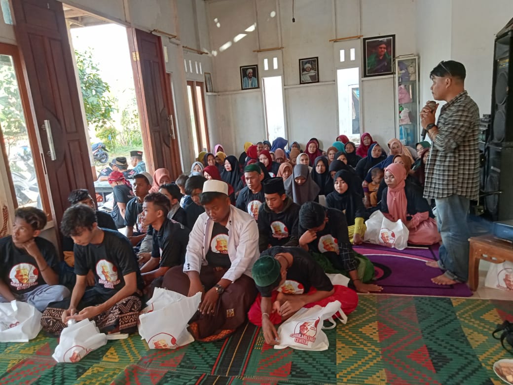 Ganjar Milenial Center (GMC) Kabupaten Mempawah, Kalbar memberikan pelatihan pertanian dan pembuatan pupuk organik di Jalan Raya Antibar, Me