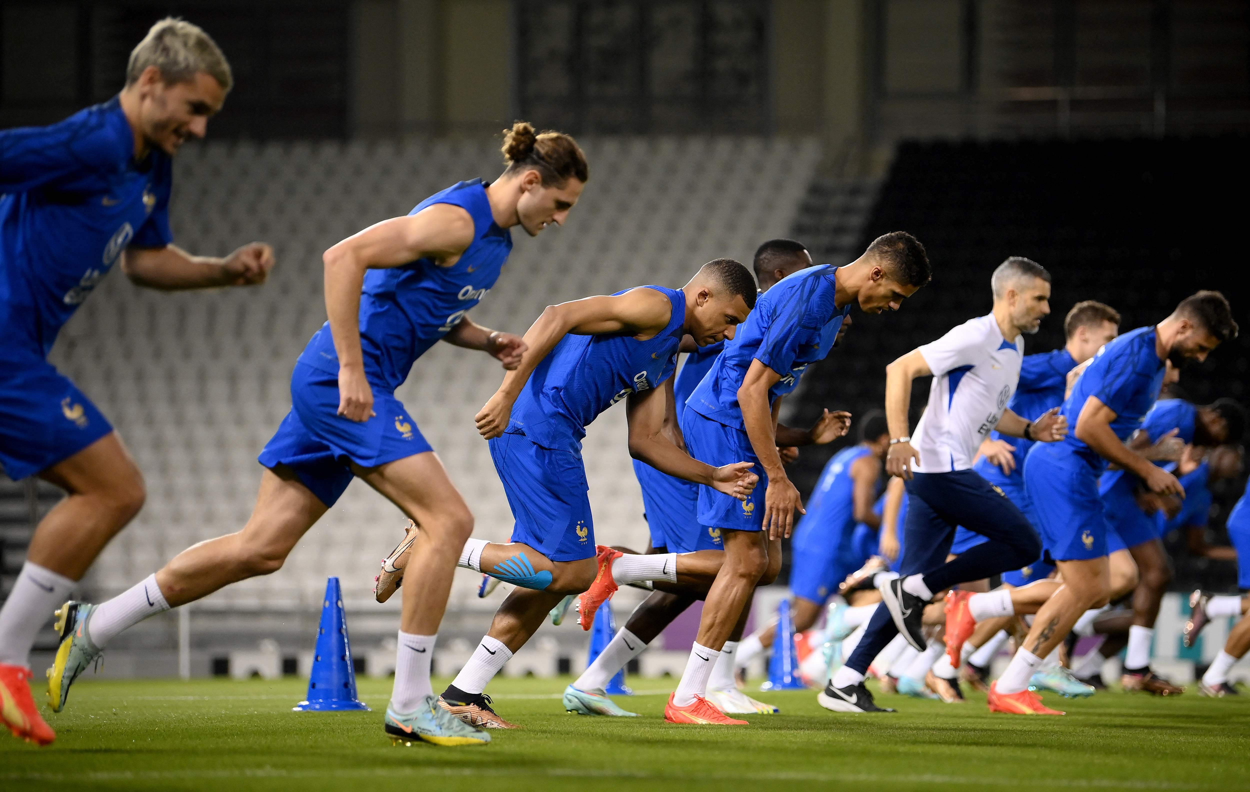 Timnas Prancis menjalani sesi latihan di stadion Jassim-bin-Hamad, Doha, Qatar.