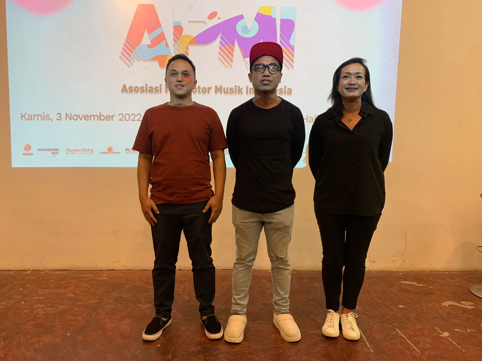 Pengurus APMI (ki-ka): Emil Mahyudin, Dino Hamid, dan Dewi Gontha