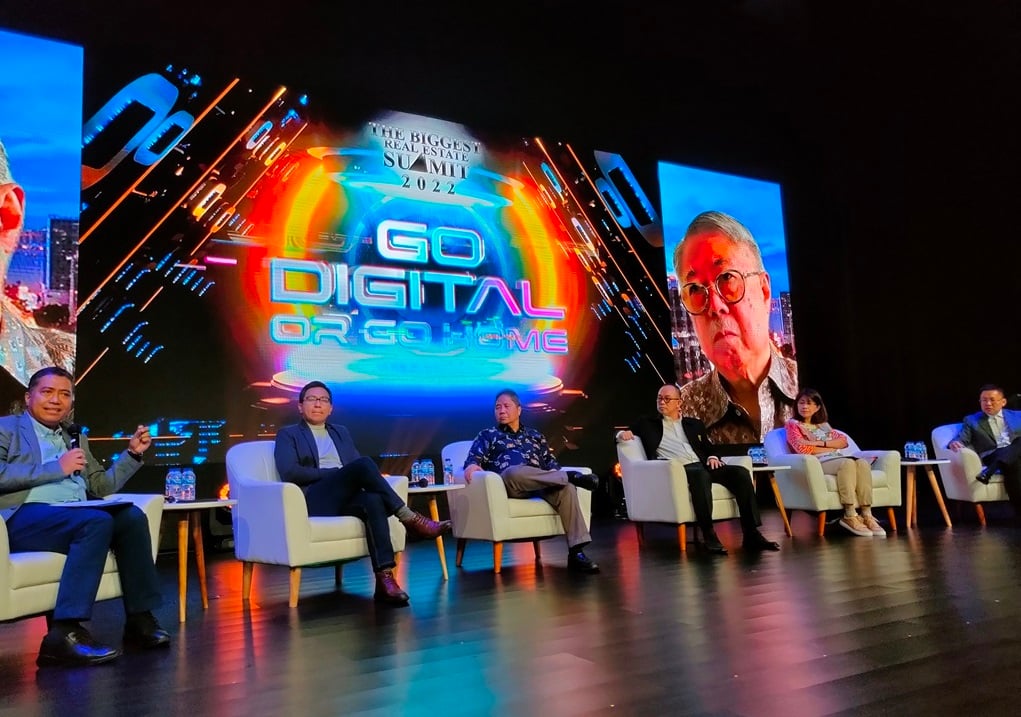 Sesi diskusi pada perhelatan The Biggest Real Estate Summit 2022, di Jakarta, Kamis (24/11).