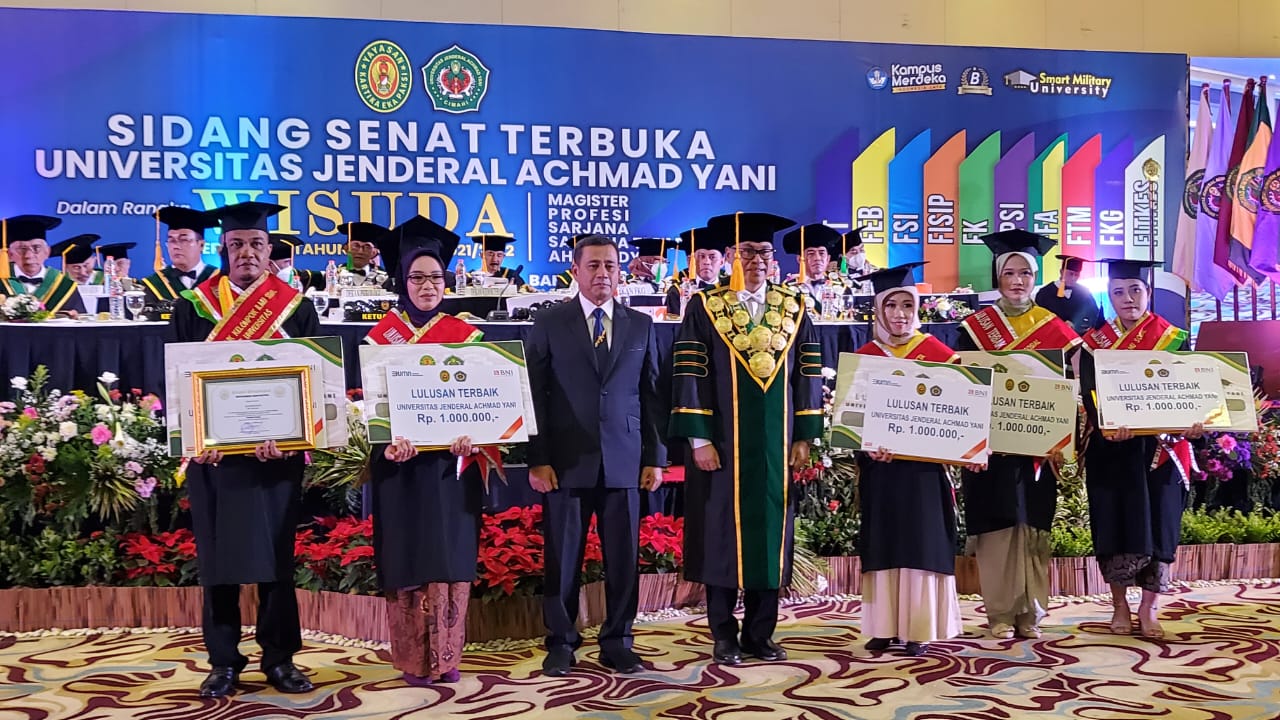Wisuda sarjana Universitas Ahmad Yani, Kota Cimahi, Jawa Barat