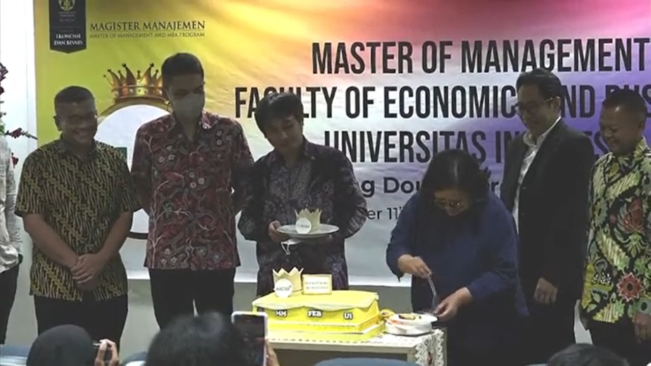 Double Crown merupakan istilah bergengsi bagi sekolah bisnis.