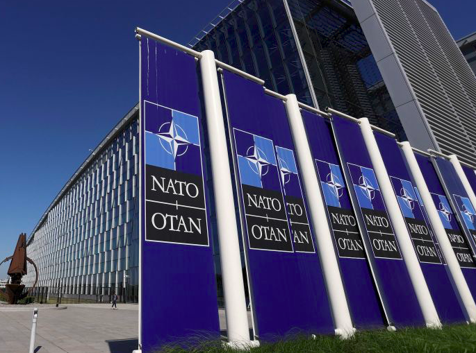 Foto yang diambil pada 15 Juni 2022 menunjukkan logo North Atlantic Treaty Organization (NATO) di markas NATO di Brussels, Belgia.