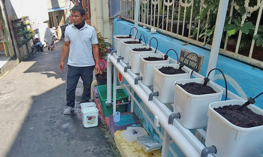 Rangkaian instalasi Dutch Bucket System.