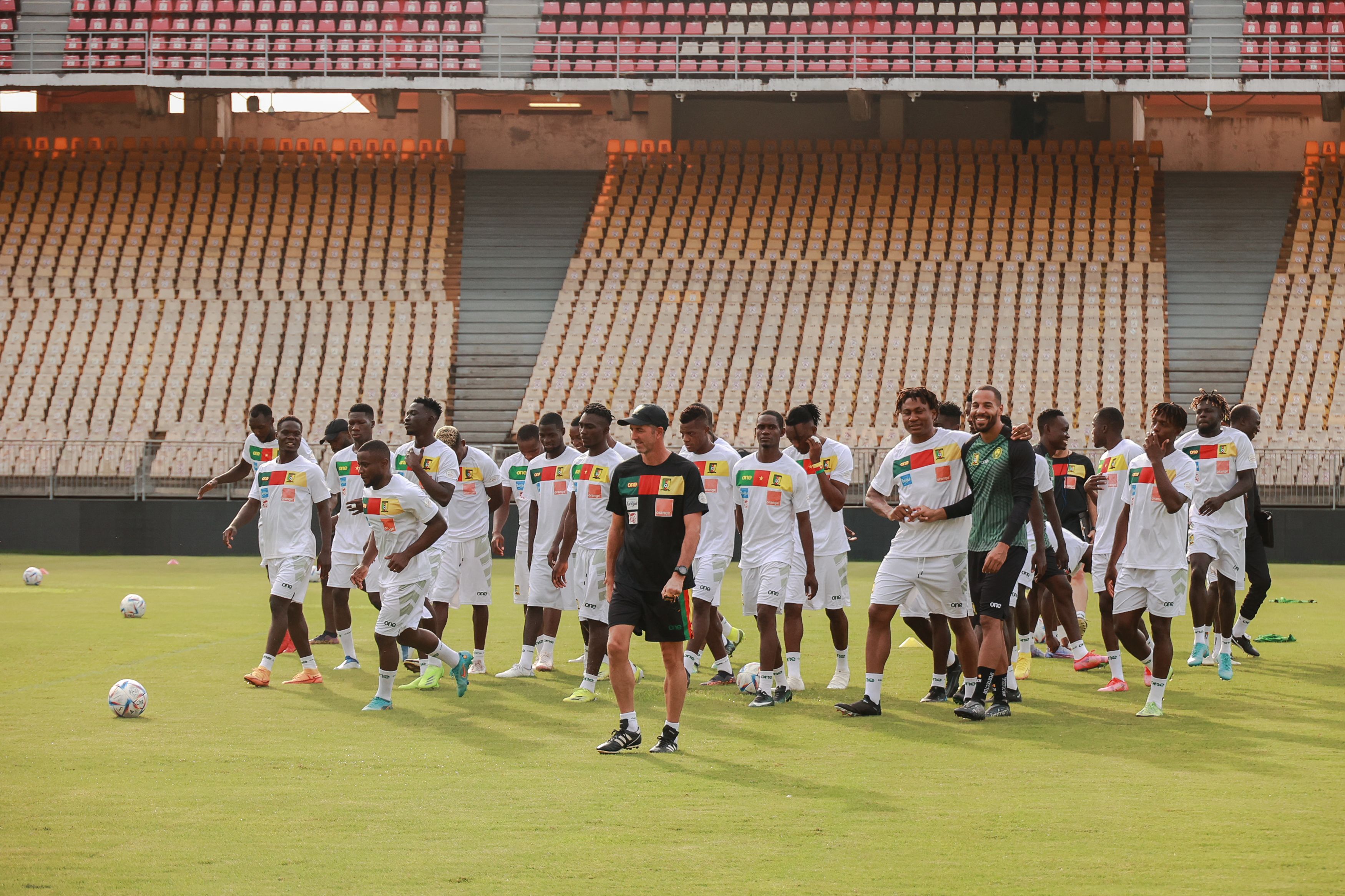 Para pemain timnas Kamerun berlatih menjelang Piala Dunia 2022.