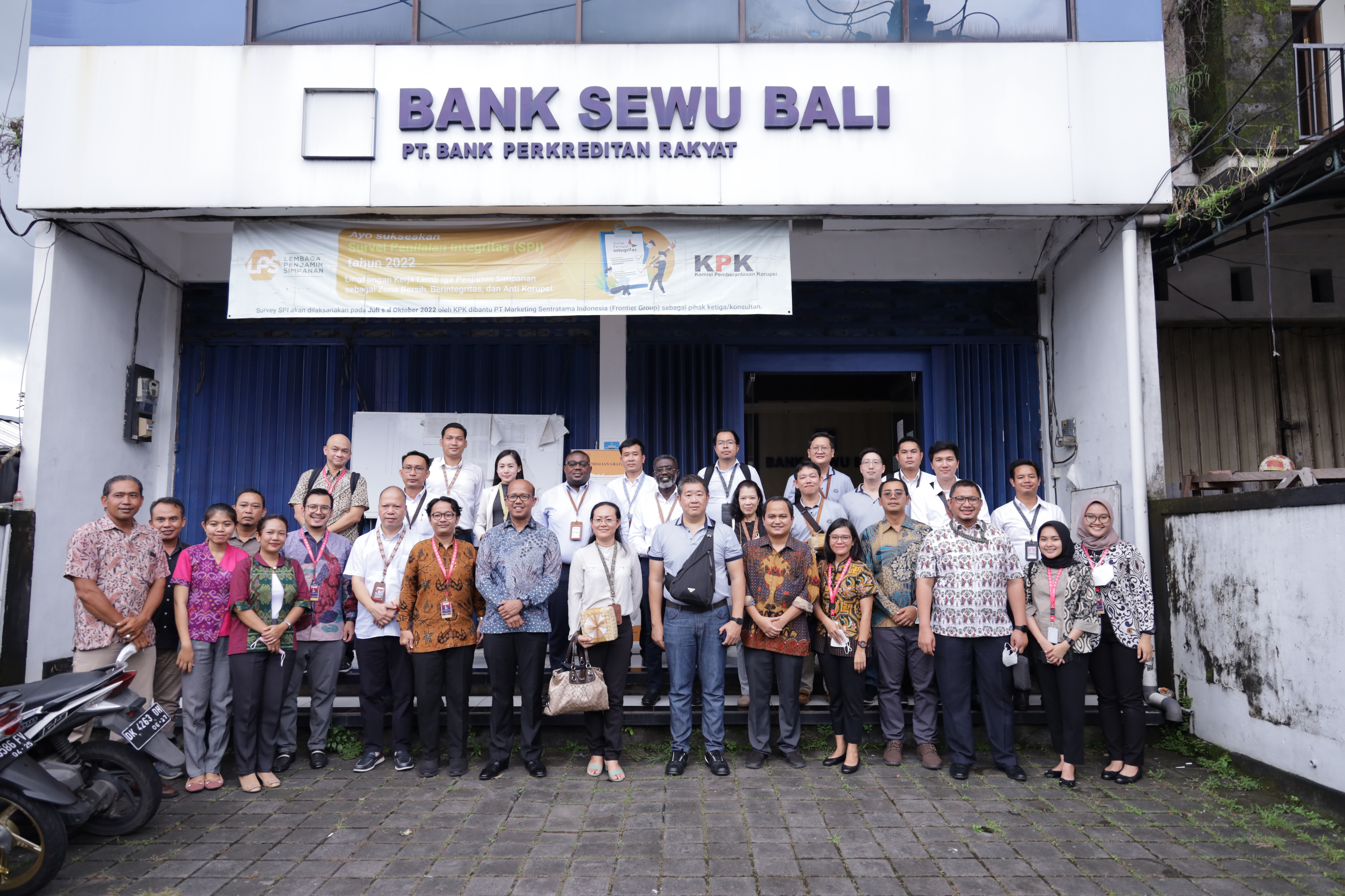 Kunjungan ke bank yang sedang dilikuidasi LPS