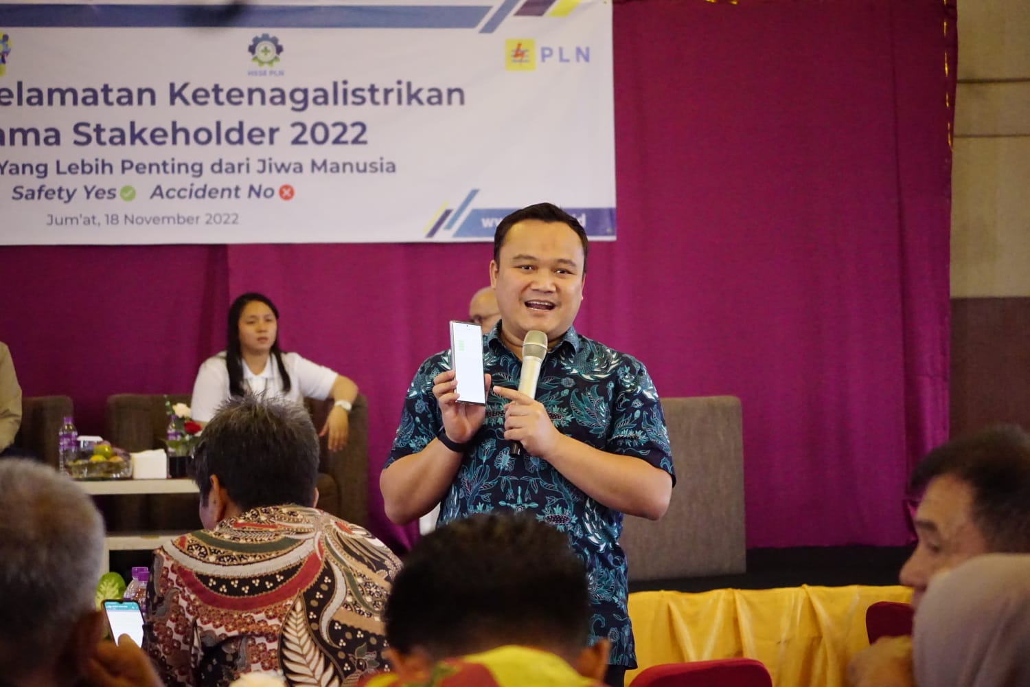 Sosialisasi aplikasi New PLN Mobile di Pematang Siantar.