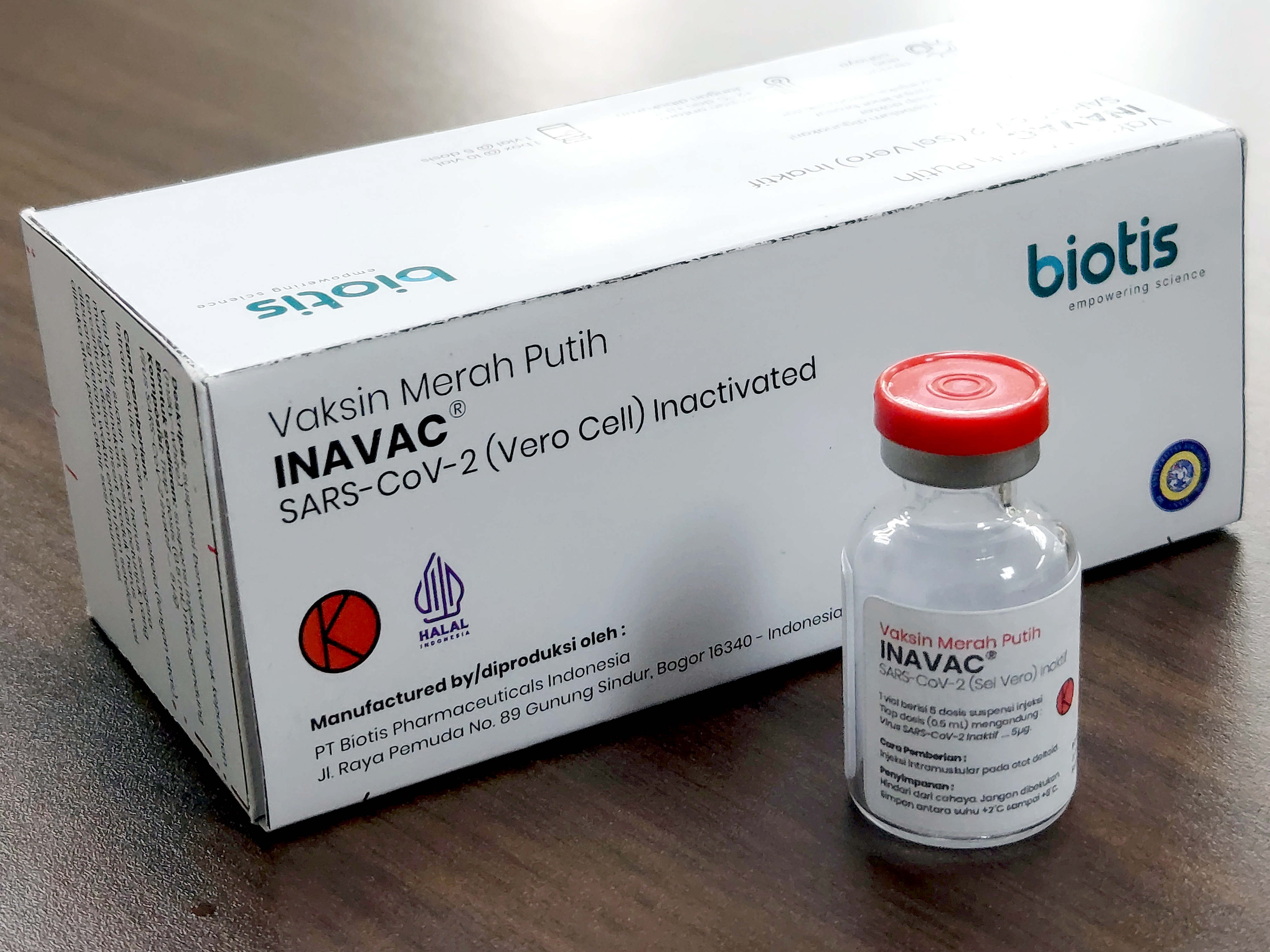 Pekerja mengerjakan proses produksi vaksin covid-19, Inavac Vaksin Merah Putih, di PT Biotis Pharmaceuticals Indonesia, Bogor.