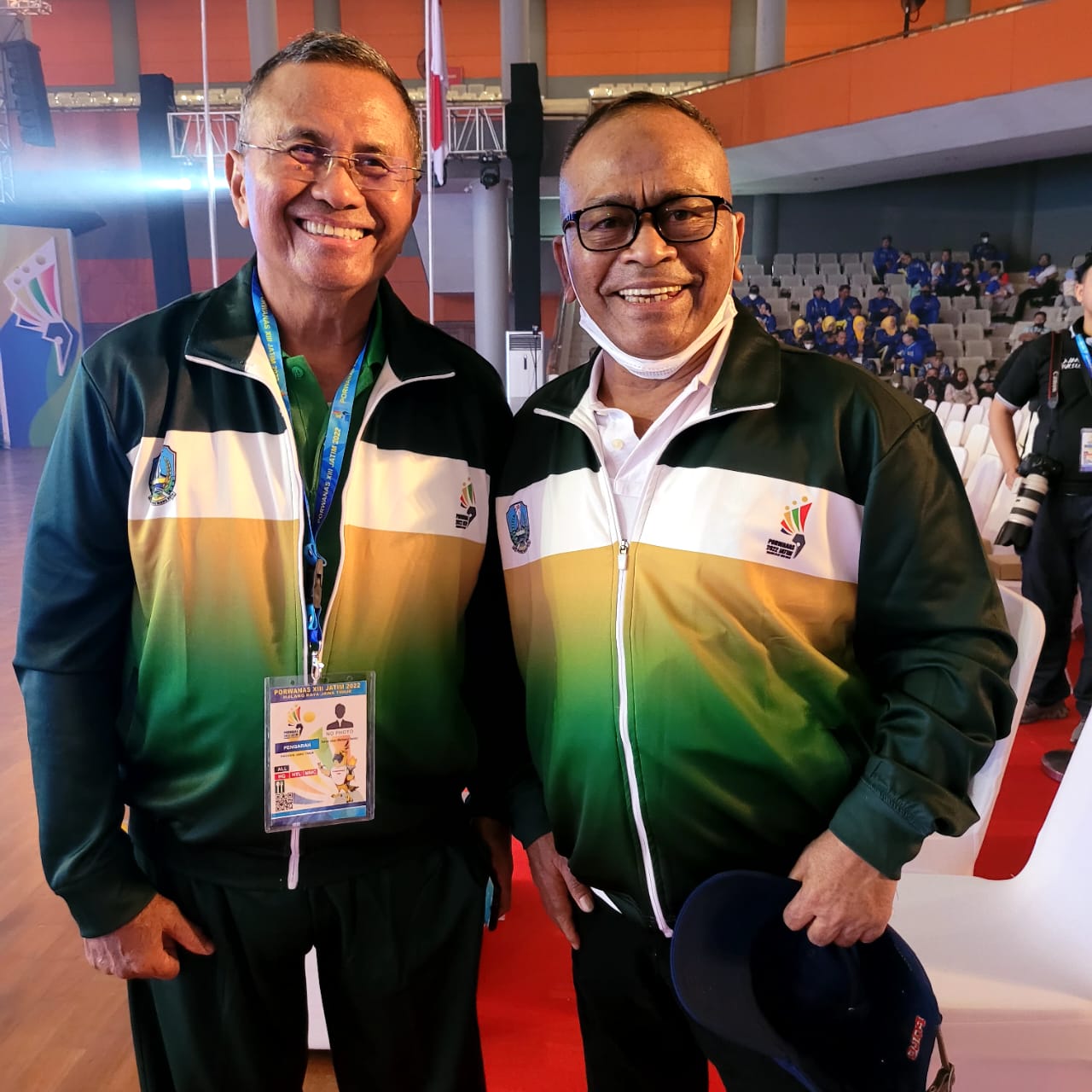  Ketua Umum PWI Pusat Atal S Depari (kanan), dan Ketua Serikat Penerbit Surat Kabar Dahlan Iskan hadir di arena Powarnas di Malang, Jatim