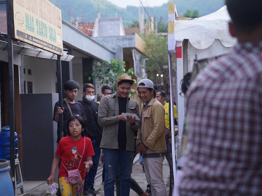 Nopek Novian (kiri). 