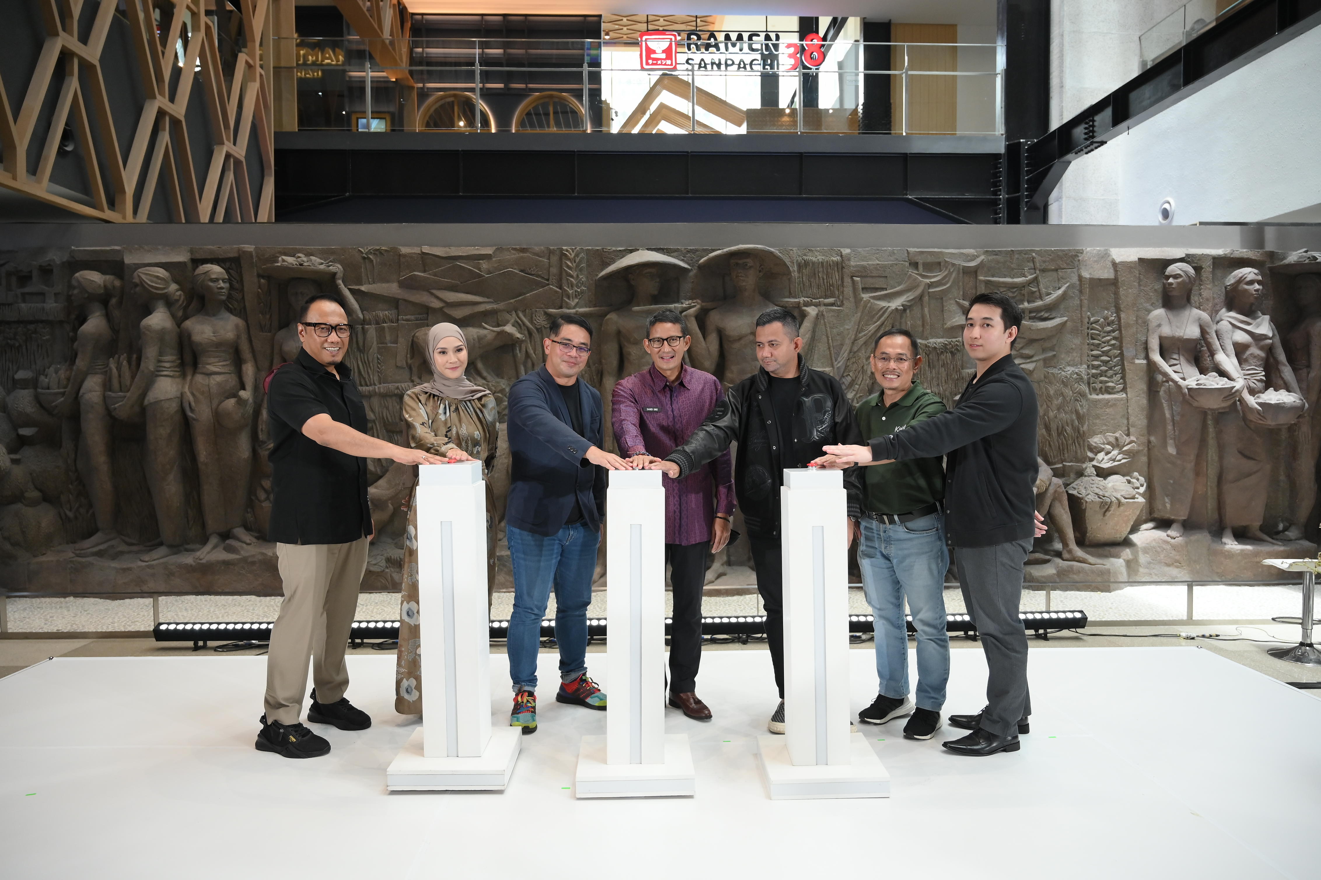 Dialog Inspirasi Pahlawan Ekonomi di Gedung Sarinah, Jakarta sebagai bagian dari rangkaian acara Road to Legendary Brand Festival.