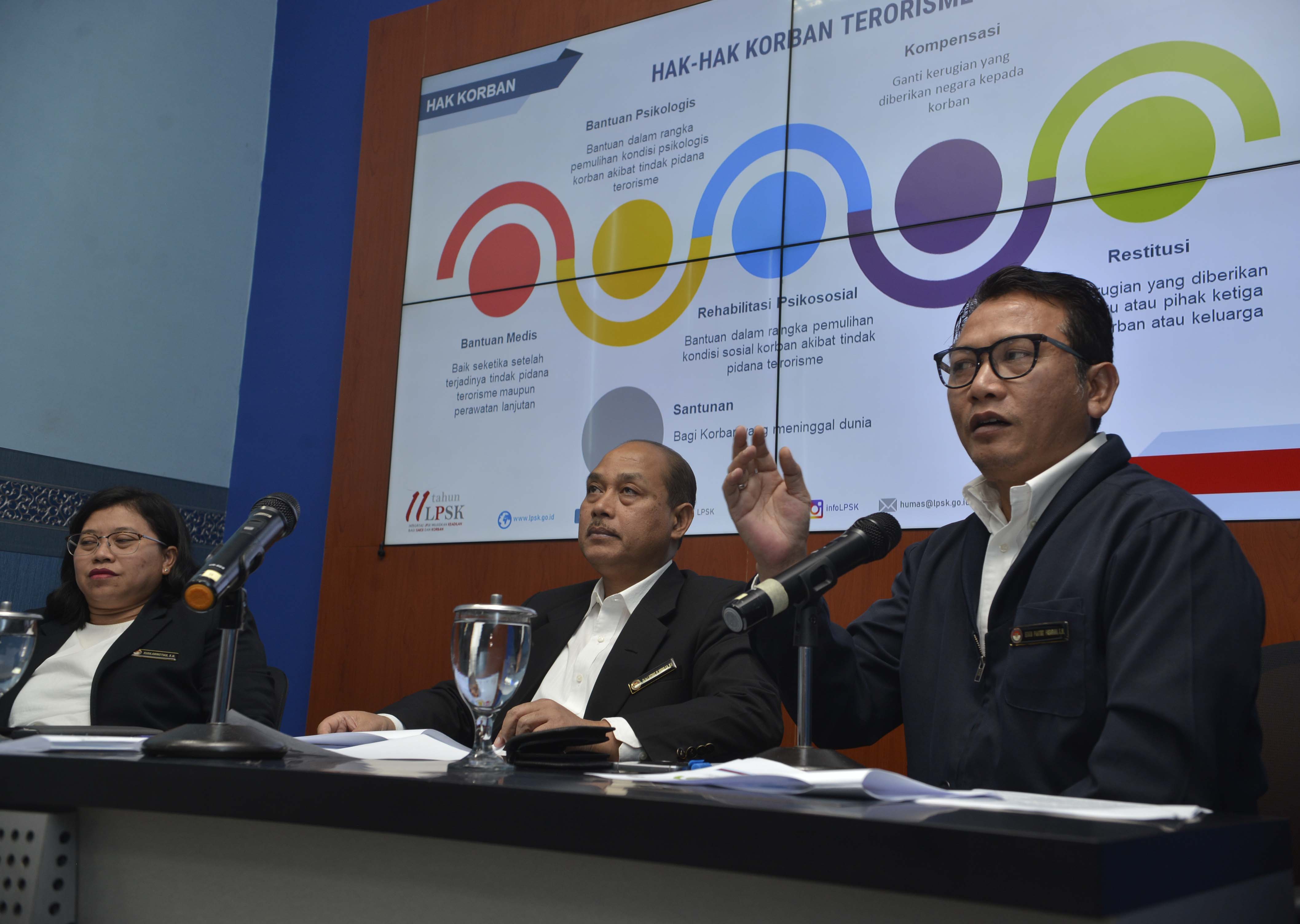 Wakil Ketua LPSK Edwin Partogi Pasaribu (kanan).