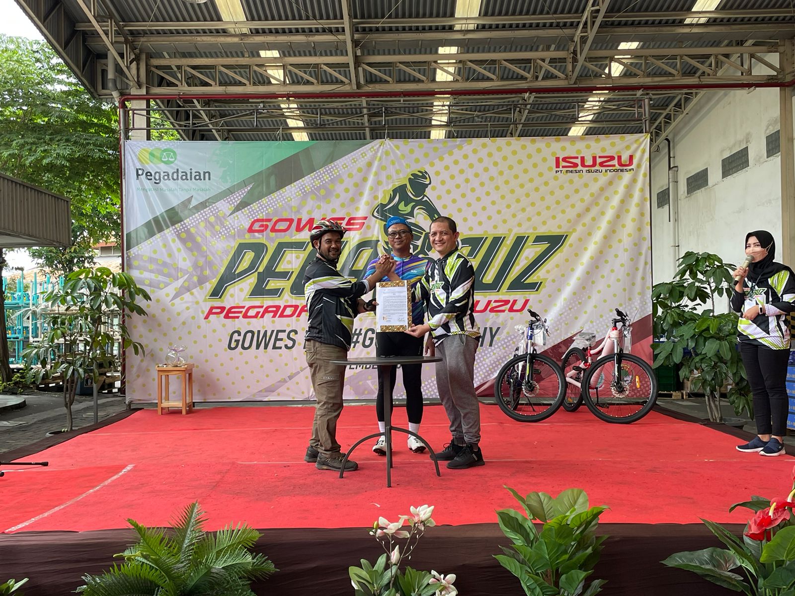 Pegadaian bersama Isuzu melangsungkan sebuah acara gowes bareng bertajuk 'Gowes Pegasuz (Pegadaian Isuzu) ' pada, Minggu (13/11).