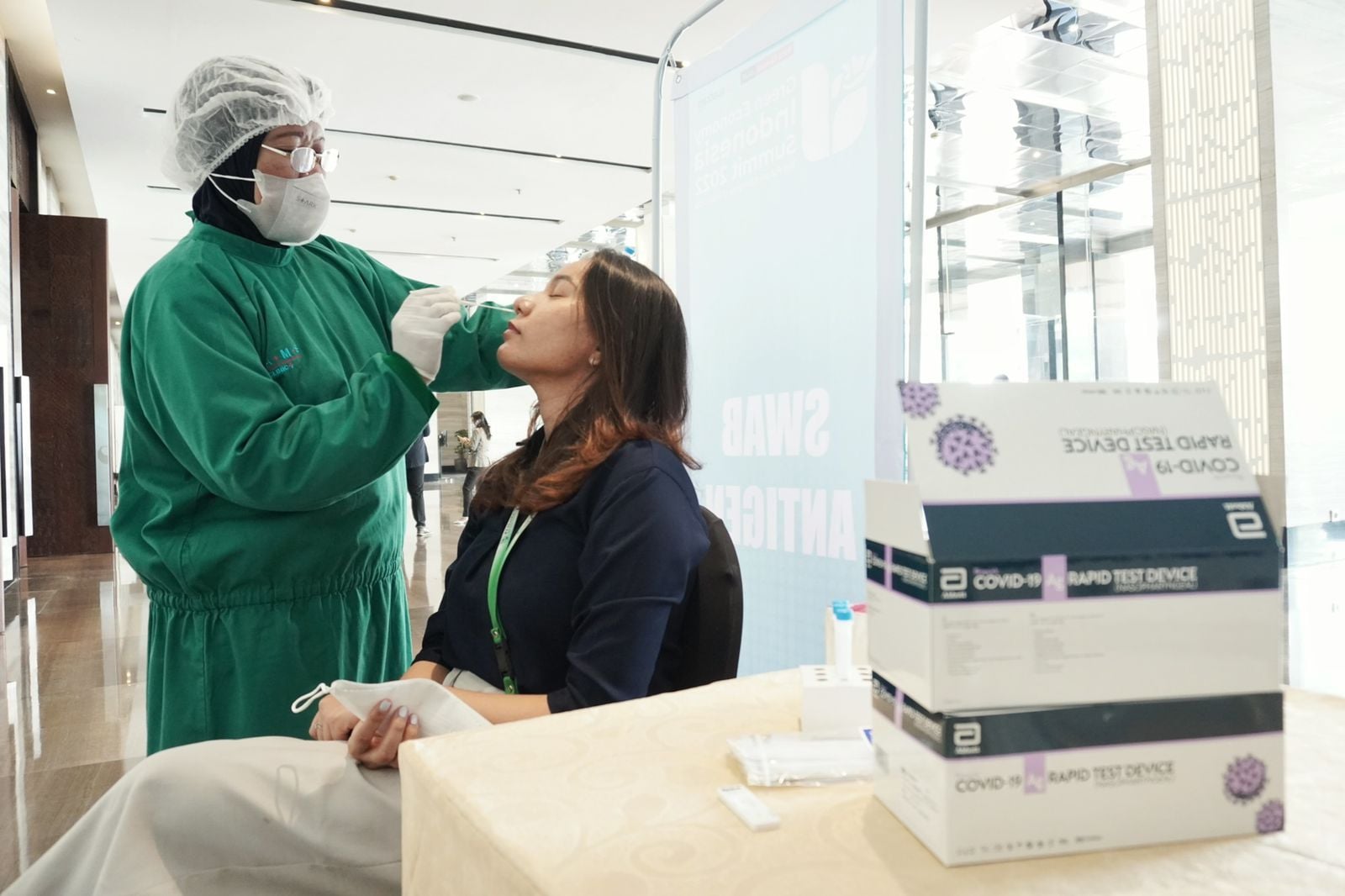 Penggunaan alat Swab Abbot