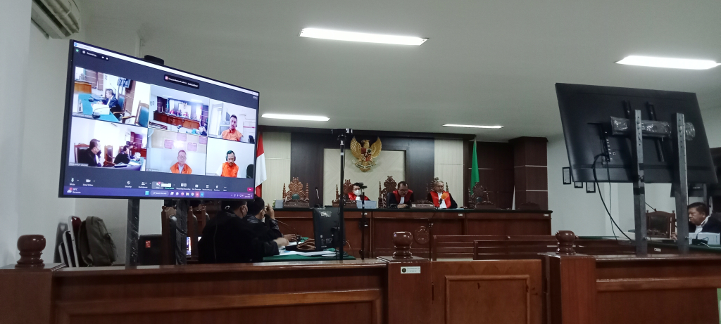 Bupati Masih Buron, Tiga Penyuapnya Didakwa Pasal Berlapis