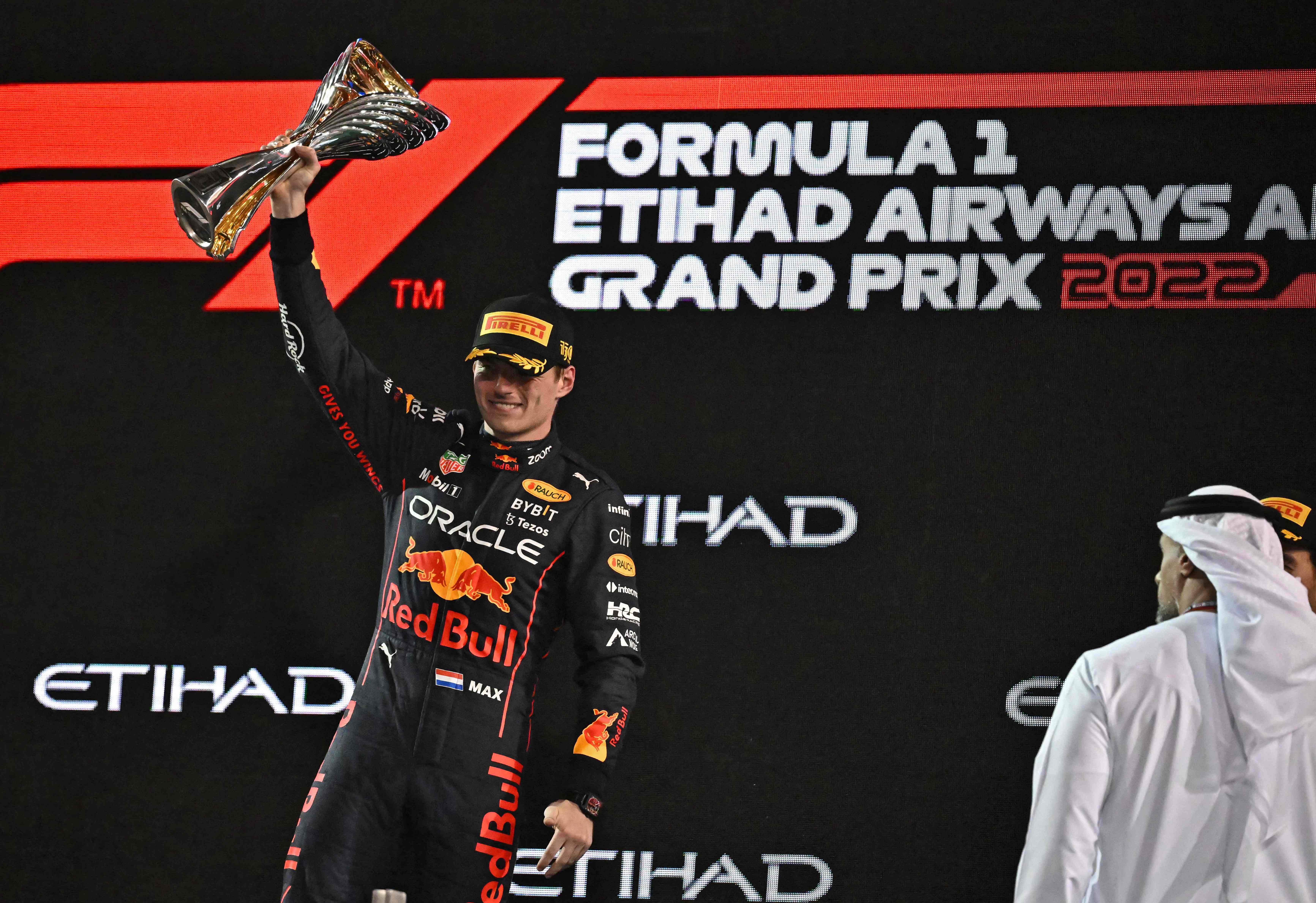 Pembalap Red Bull, Max Verstappen menjadi juara GP Abu Dhabi, Minggu (20/11).