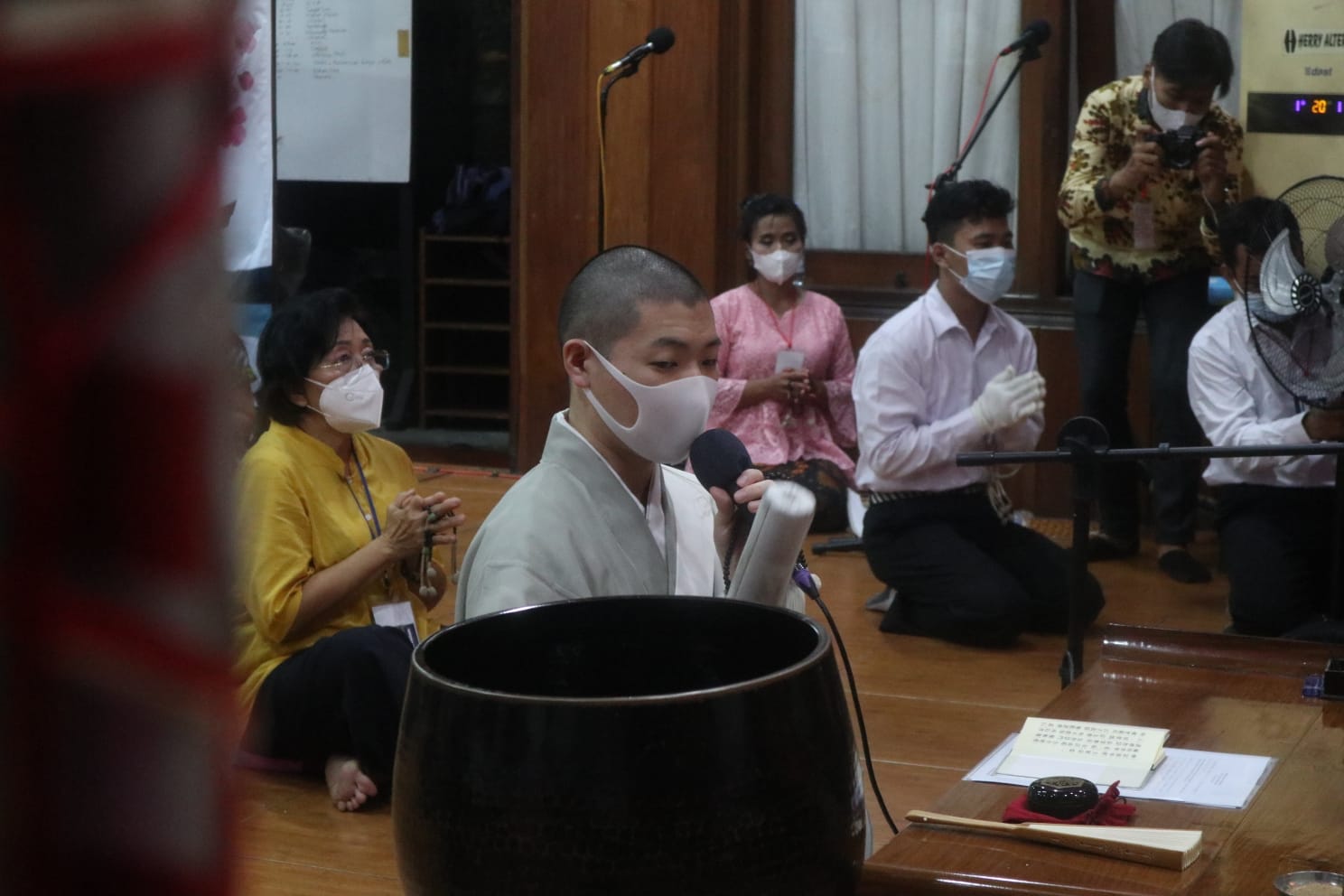 Upacara Oesiki dipimpin Bhiksu Y.A Singyo Kimura di Vihara Vimalakirti Purwokerto, Sabtu malam (12/11/2022)