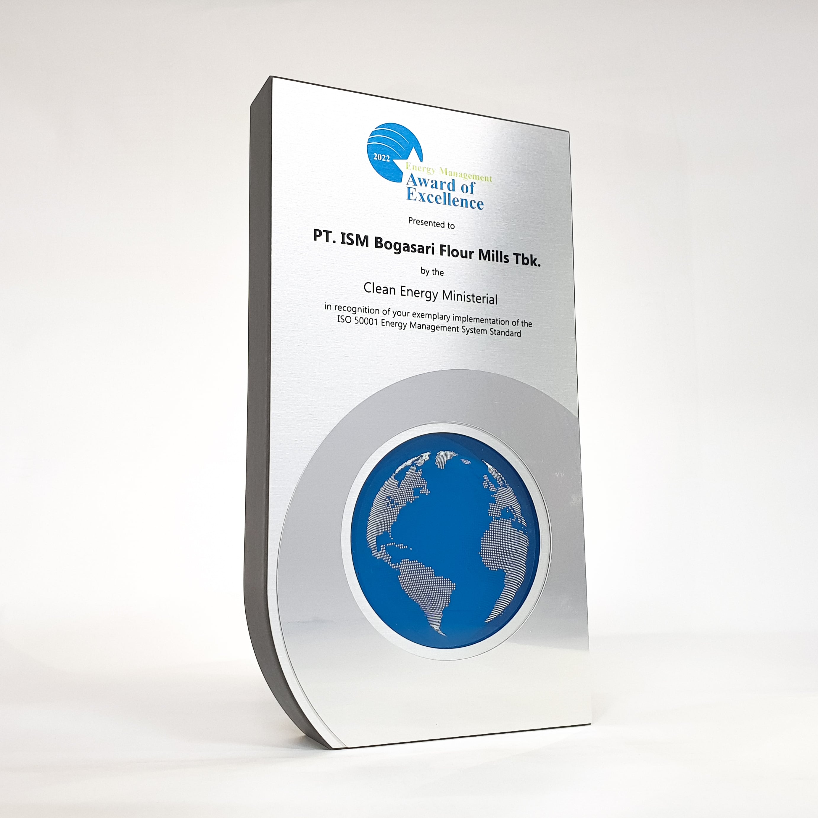 Penghargaan Industri Hijau Kinerja Terbaik yang diterima Bogasari dari Kementerian Perindustrian.