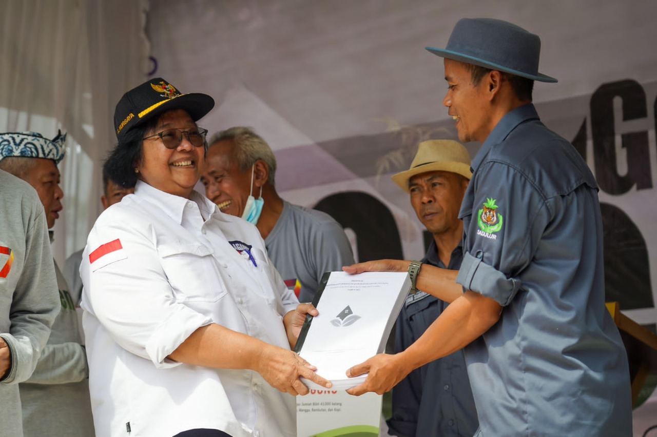 Menteri LHK Siti Nurbaya menghadiri kegiatan 'Bogor Go Green 7' di Desa Nanggung, Kecamatan Nanggung, Bogor, Jawa Barat, Minggu (27/11).
