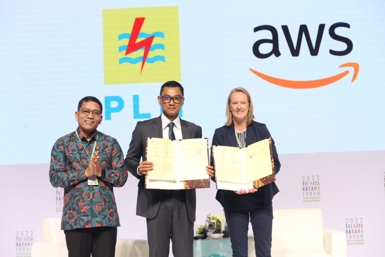 PLN Teken Kesepakatan dengan Amazon untuk Proyek Tenaga Surya 210 MW di Indonesia