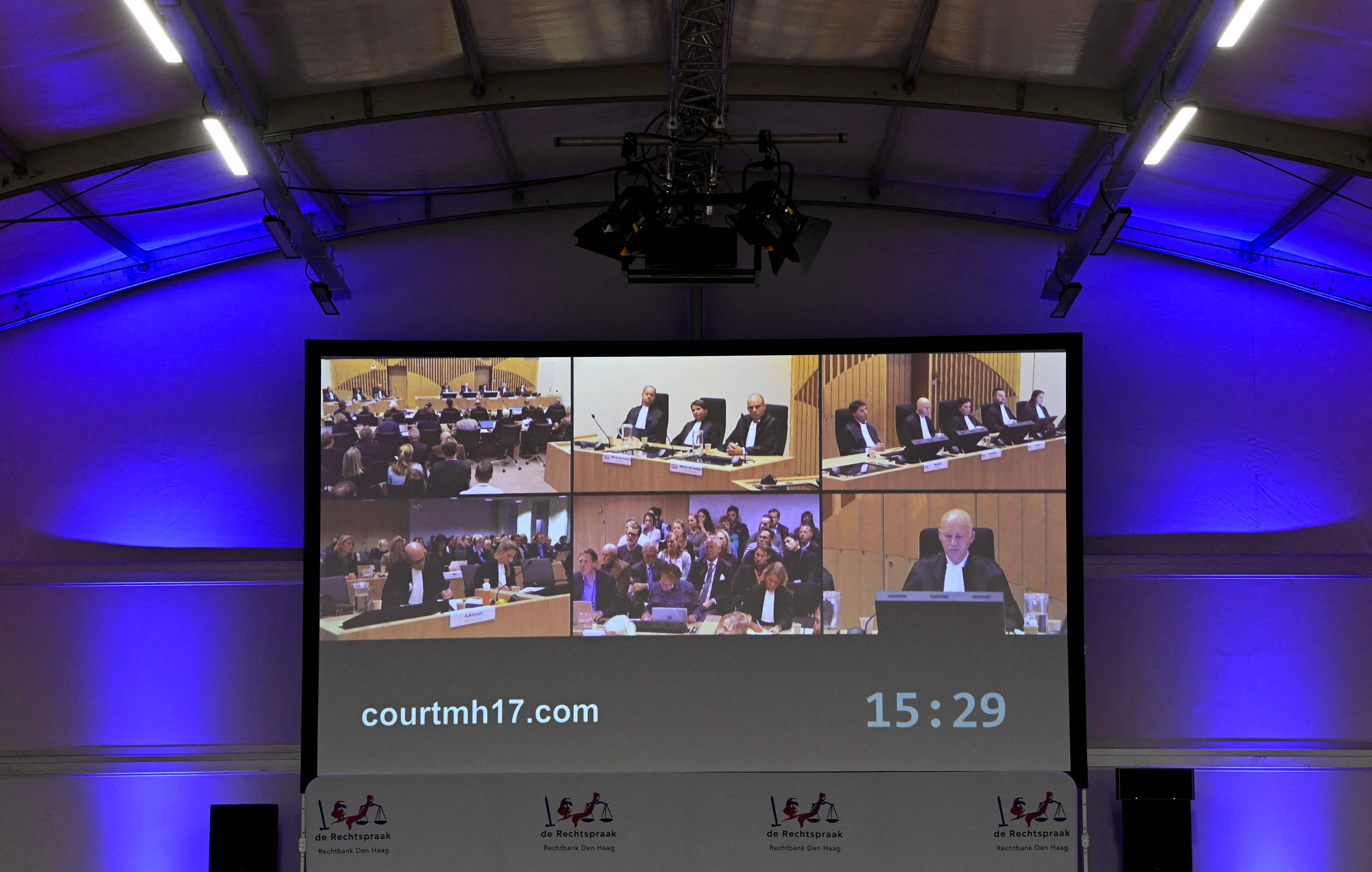 Suasana pengadilan di Belanda yang memvonis hukuman seumur hidup kepada tiga orang terkait penembakan pesawat MH17.