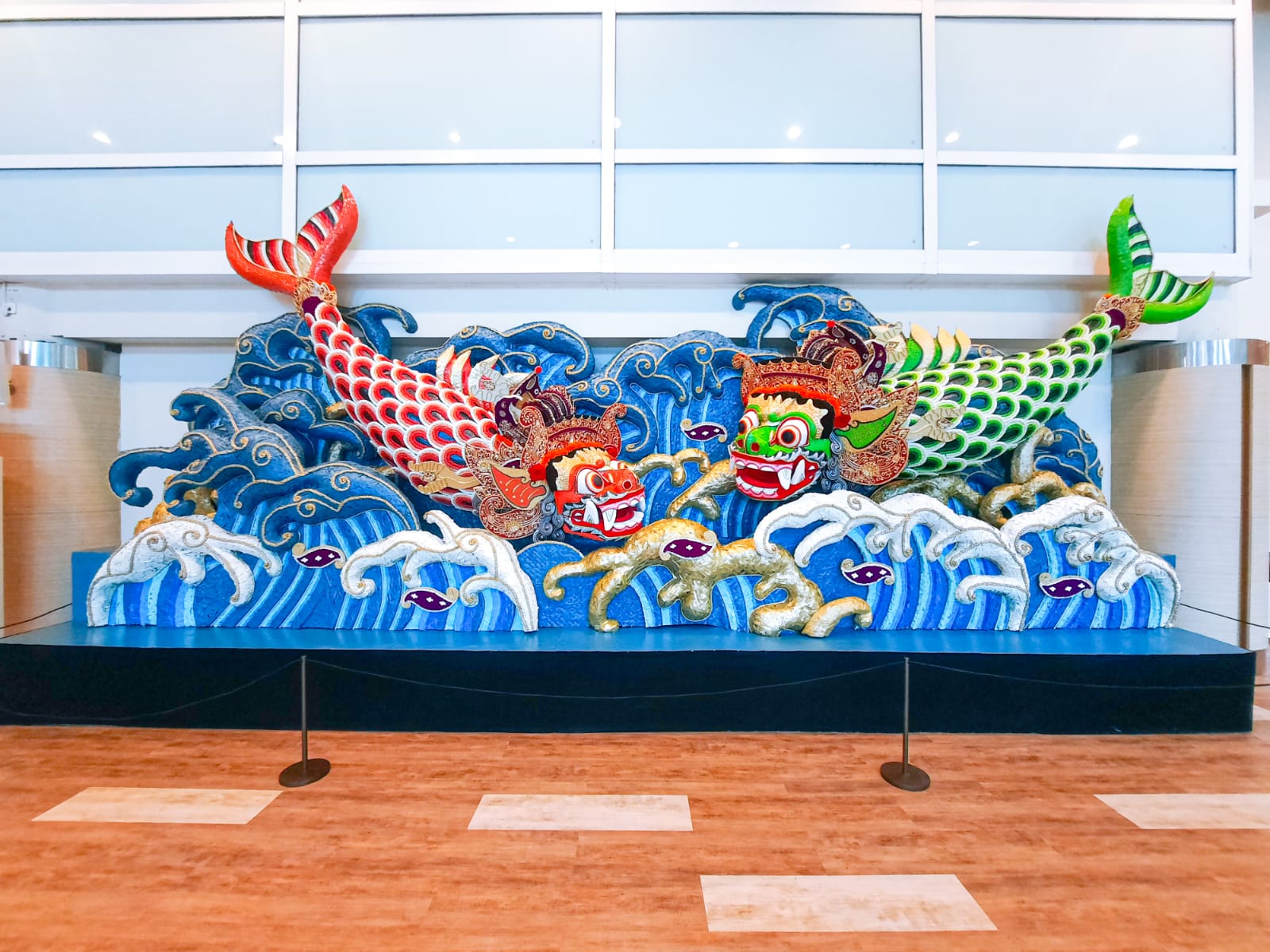 Salah satu instalasi seni di Bandara i Gusti Ngurah Rai, Bali.