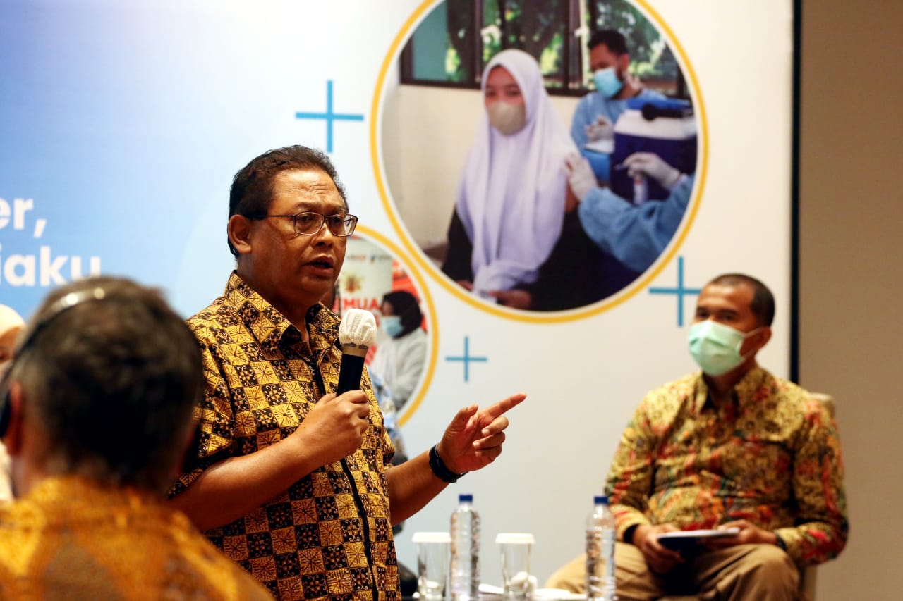 Dr. Pandu Riono, MPH. Ph.D (tengah, epidemiolog dari UI, memberi penjelasan Seminar Publik tentang Covid-19 di Jakarta. 