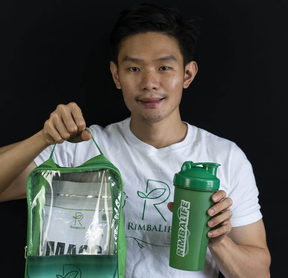 Clinton Augusto Kartawijaya memiliki produk suplemen kesehatan dengan merek Rimbalife. 