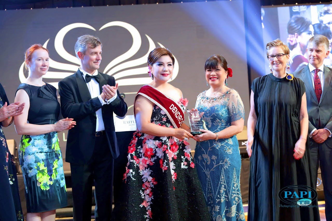 Penghargaan Indonesia Women Leadership 2022 untuk Cahir B20 Indonessia Shinta Kamdani