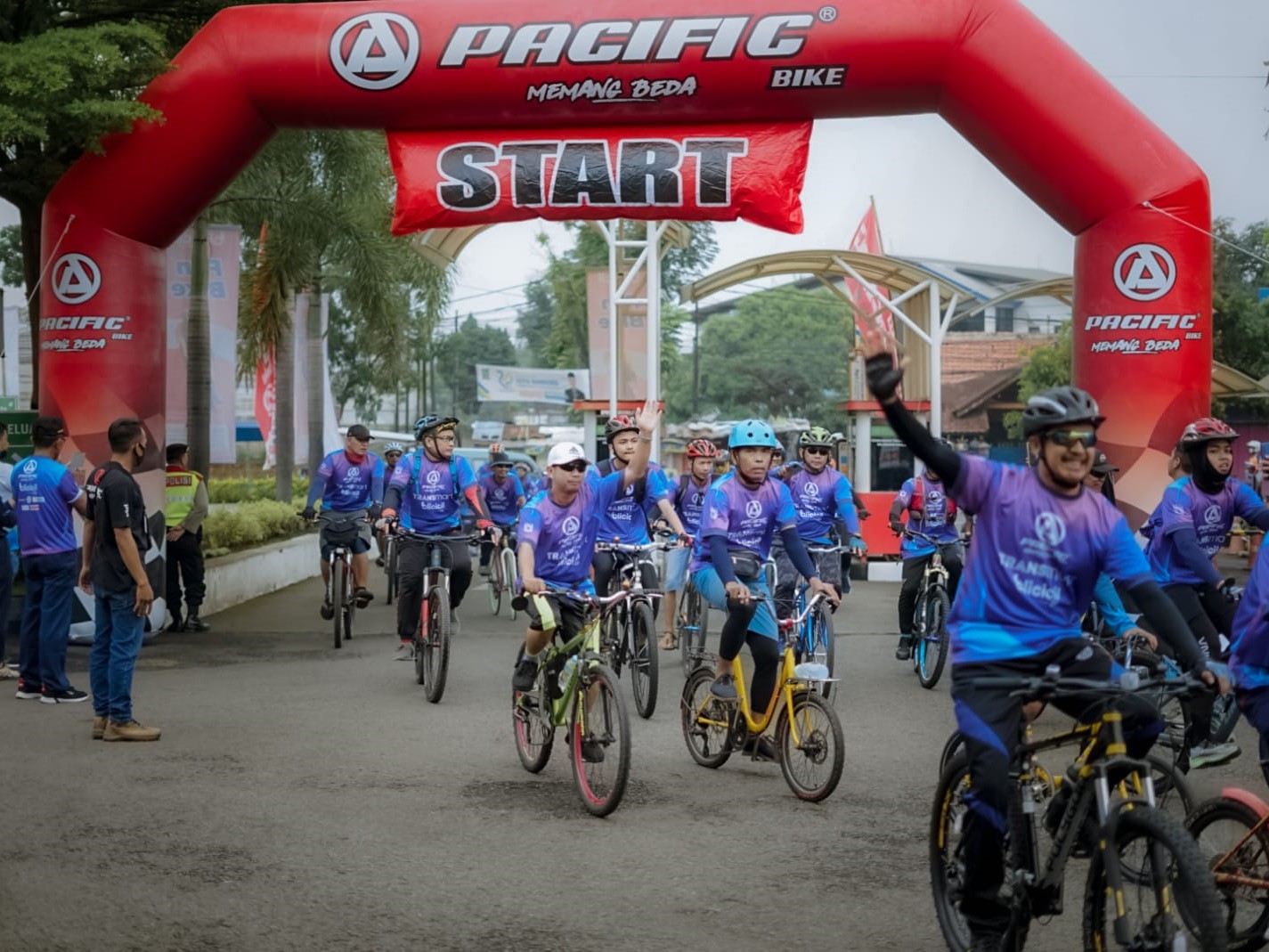 Sesuai dengan tema yang diusung, acara itu diharapkan mempererat silaturahmi antarpecinta olahraga terutama sepeda.