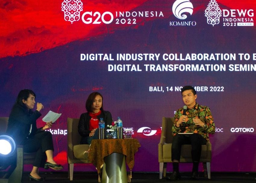 Ketua APJII Muhammad Arif (kanan) saat menjadi pembica dalam Forum G20 di Nusa Dua, Bali.   