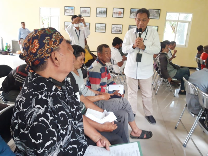   Mohamad Najib, Manager Keuangan dan Administrasi PT PLN Nusantara Power UP Brantas, Malang, melakukan sosialisasi reboisasi di Tulungagung