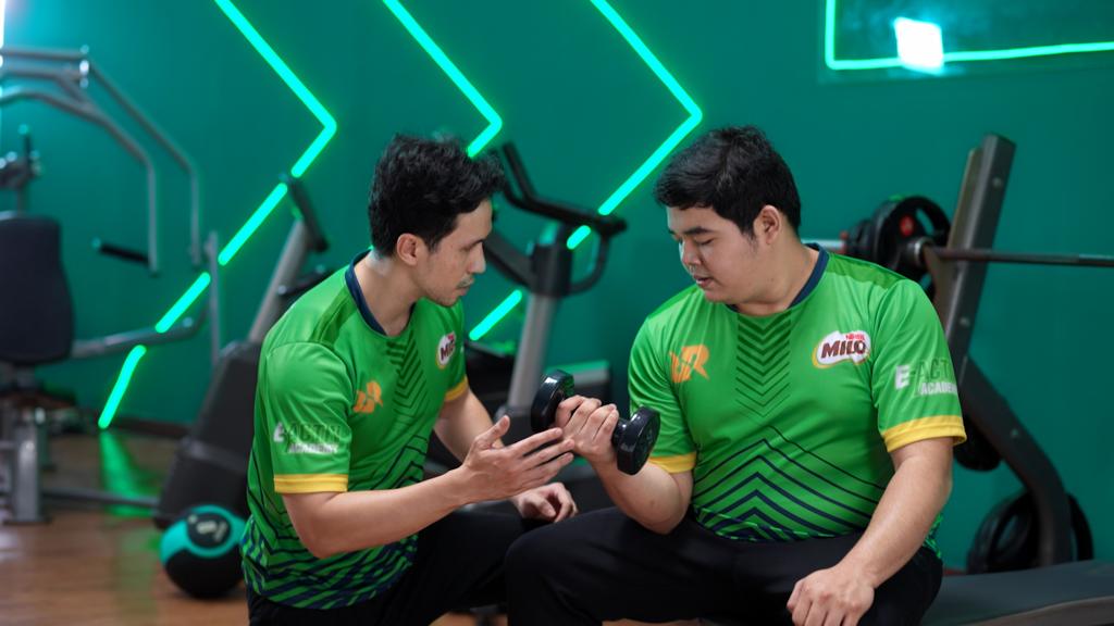 Para pemain e-sport tengah mengikuti kegiatan Milo E-Activ Academy di Jakarta. 